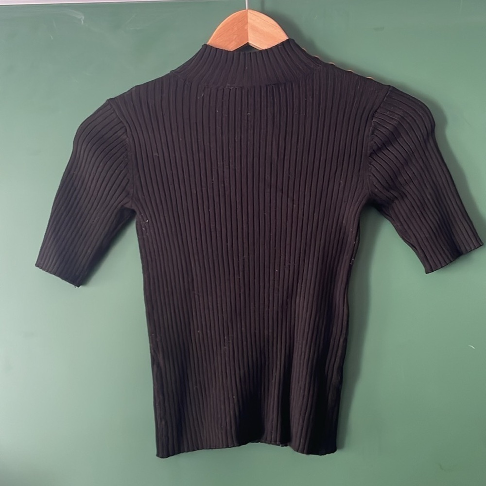 Elie. Tahari Womens SP Black Ribbed Short Sleeve Mock Neck with Shoulder Buttons - Picture 6 of 6